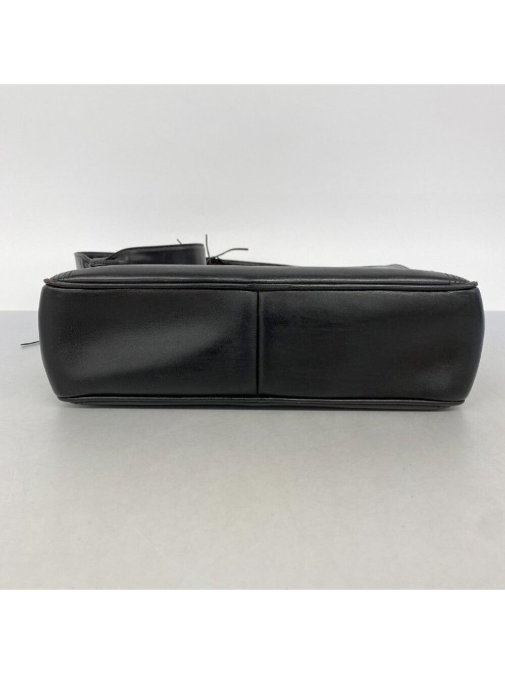 Chanel Shoulder Bag Lambskin Black Gold - Picture 3 of 10